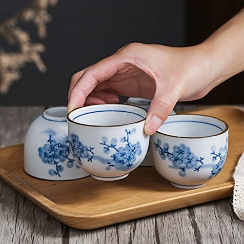 Японски дизайн fanquare, Чай от бяло-синьо като порцелан с Шарени цветя, Сливи, Керамични кана с дръжка от ратан и 4 Чаши